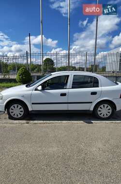 Хетчбек Opel Astra 2003 в 