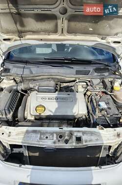 Хетчбек Opel Astra 2003 в 