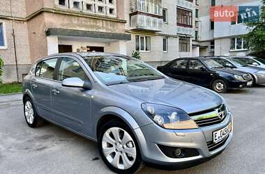 Хэтчбек Opel Astra 2009 в 