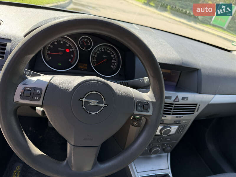 Універсал Opel Astra 2005 в Луцьку