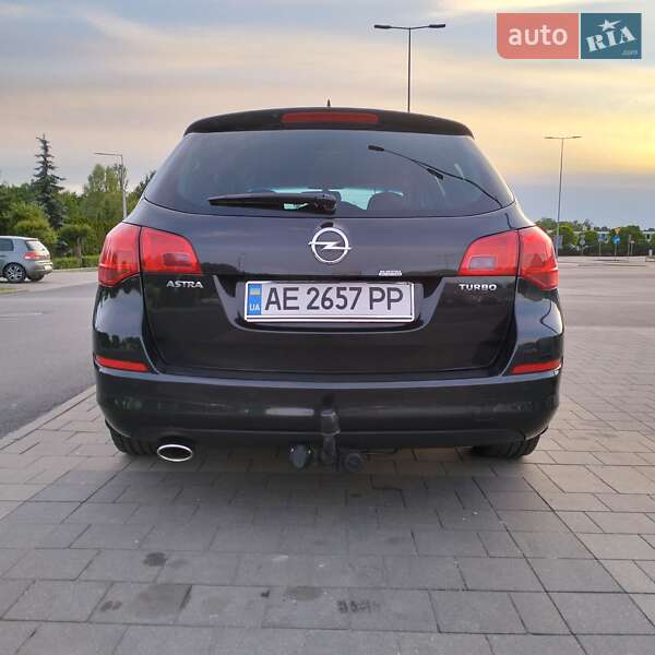 Универсал Opel Astra 2012 в Днепре