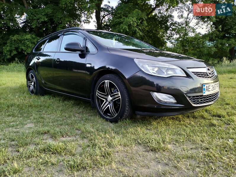 Универсал Opel Astra 2012 в Днепре