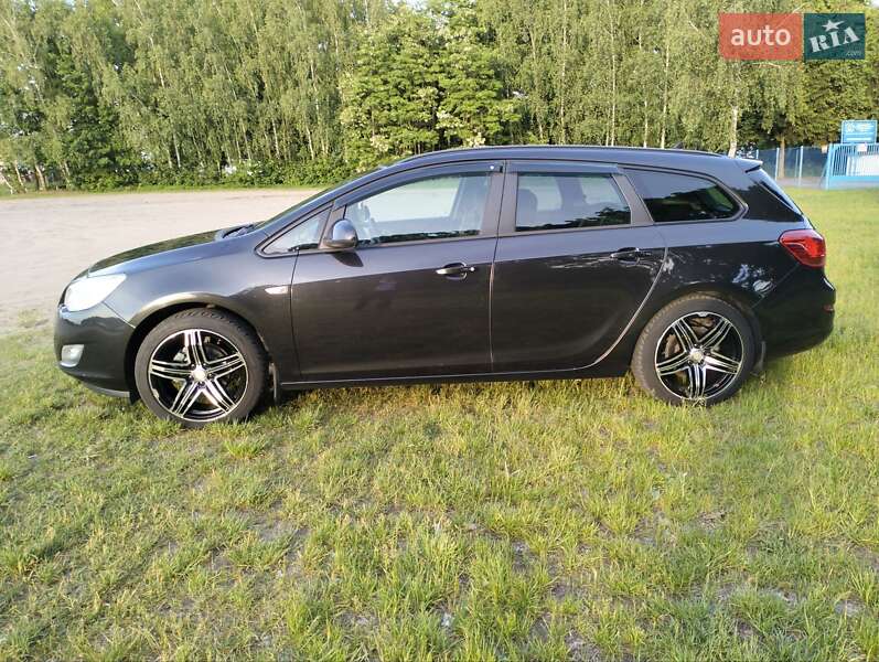 Универсал Opel Astra 2012 в Днепре