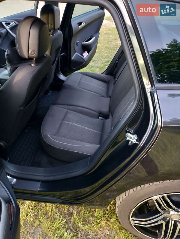 Универсал Opel Astra 2012 в Днепре