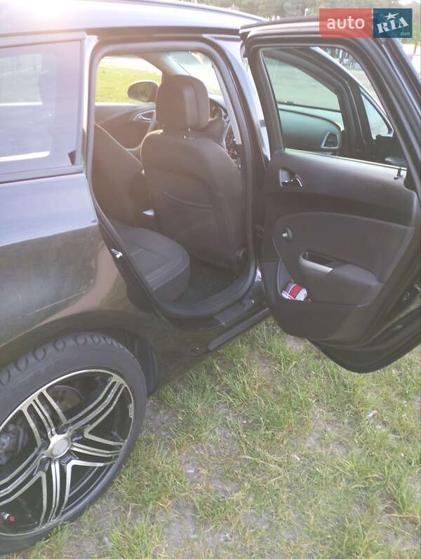 Универсал Opel Astra 2012 в Днепре