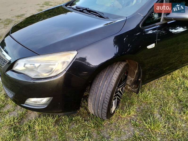 Универсал Opel Astra 2012 в Днепре