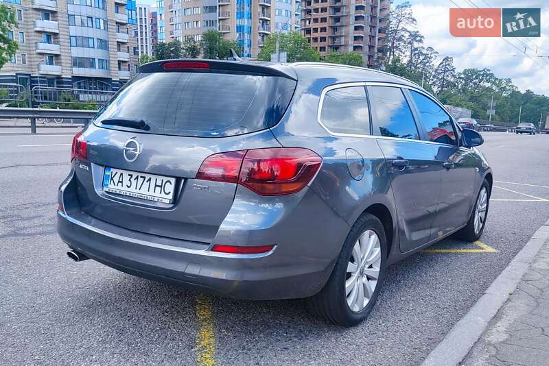 Универсал Opel Astra 2011 в Киеве