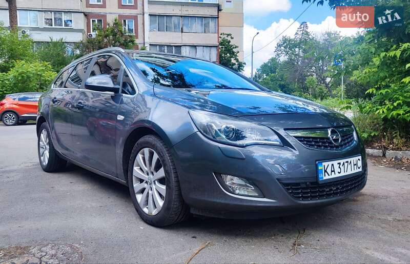Универсал Opel Astra 2011 в Киеве