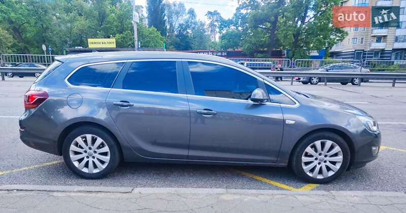 Универсал Opel Astra 2011 в Киеве