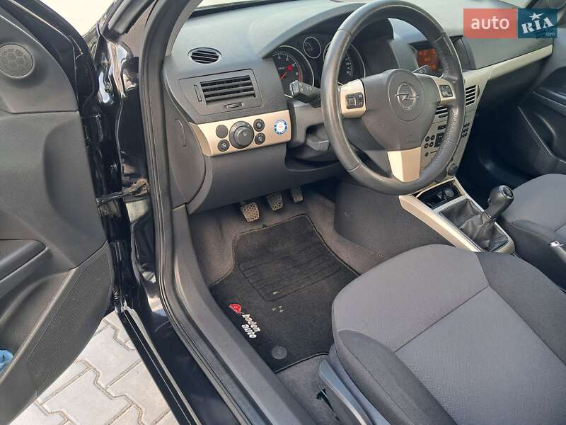 Универсал Opel Astra 2008 в Могилев-Подольске