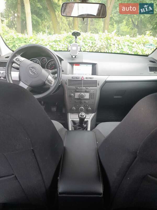 Универсал Opel Astra 2006 в Звягеле