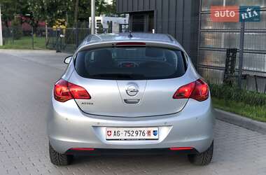 Хэтчбек Opel Astra 2011 в 