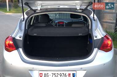 Хэтчбек Opel Astra 2011 в 