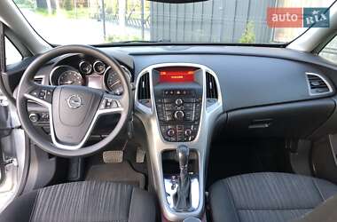 Хэтчбек Opel Astra 2011 в 