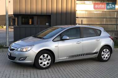 Хэтчбек Opel Astra 2011 в 
