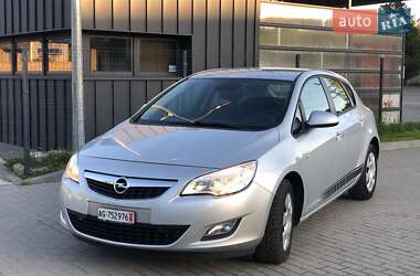 Хэтчбек Opel Astra 2011 в 