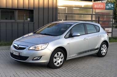 Хэтчбек Opel Astra 2011 в 