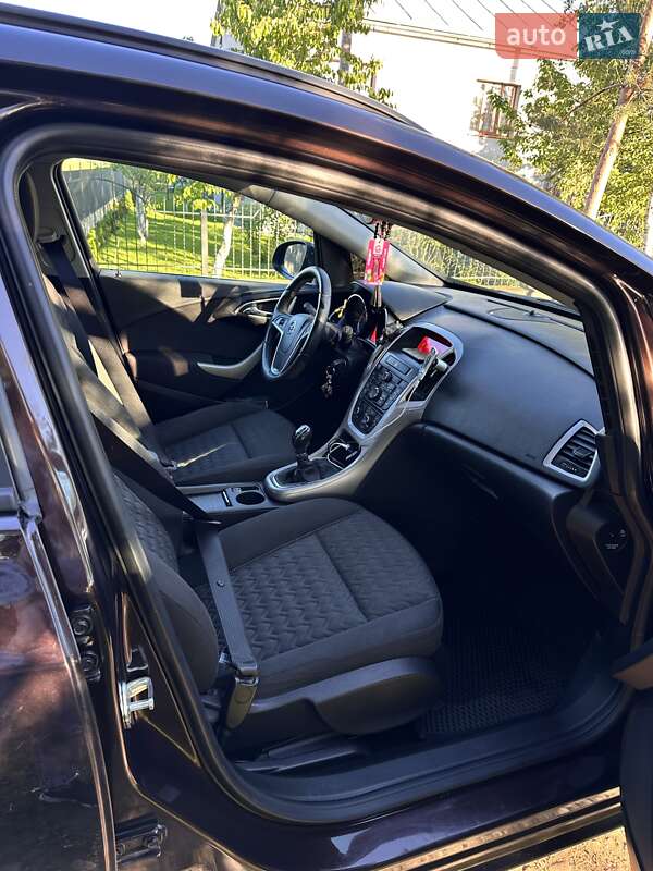 Універсал Opel Astra 2013 в Рожнятові