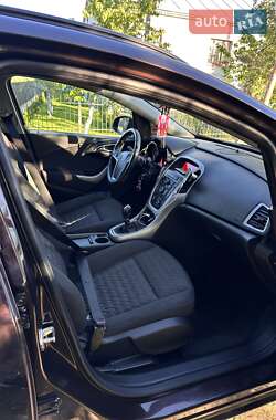 Універсал Opel Astra 2013 в 