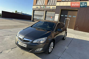 Хэтчбек Opel Astra 2010 в 
