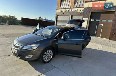 Хэтчбек Opel Astra 2010 в 