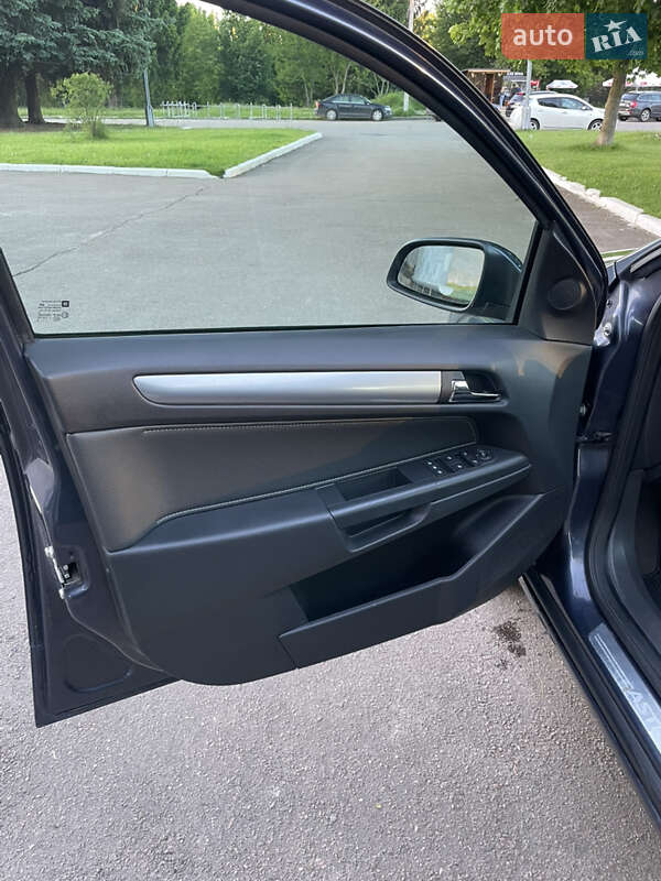 Универсал Opel Astra 2010 в Ровно