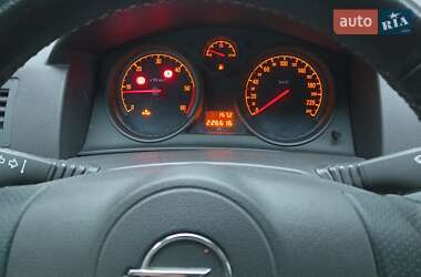 Хэтчбек Opel Astra 2012 в 