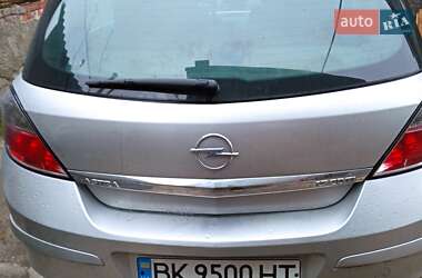 Хэтчбек Opel Astra 2012 в 