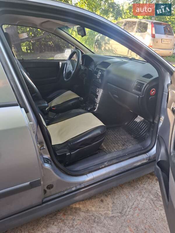 Седан Opel Astra 2003 в Острозі