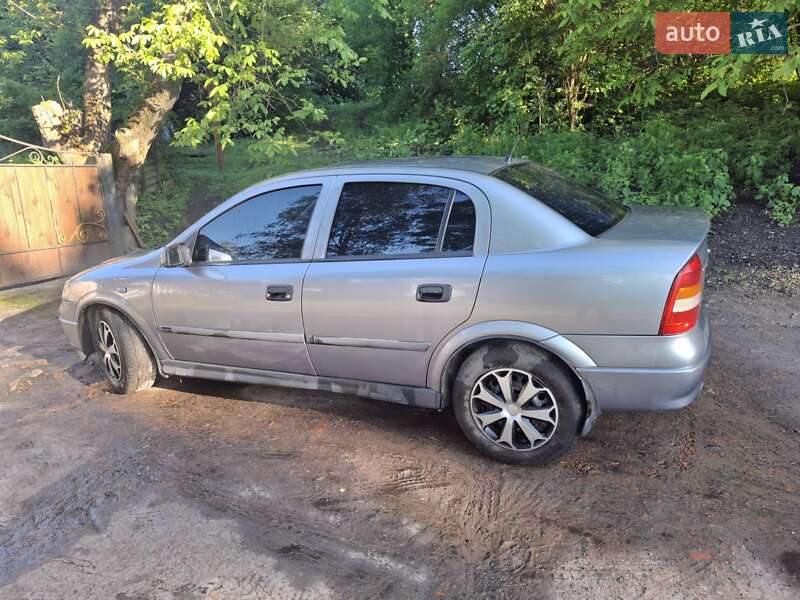 Седан Opel Astra 2003 в Острозі