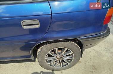 Хэтчбек Opel Astra 1993 в 