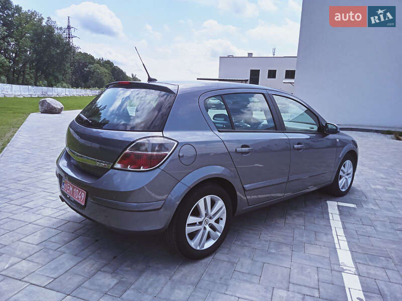 Хэтчбек Opel Astra 2007 в Луцке