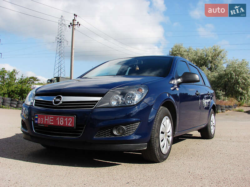 Универсал Opel Astra 2012 в 