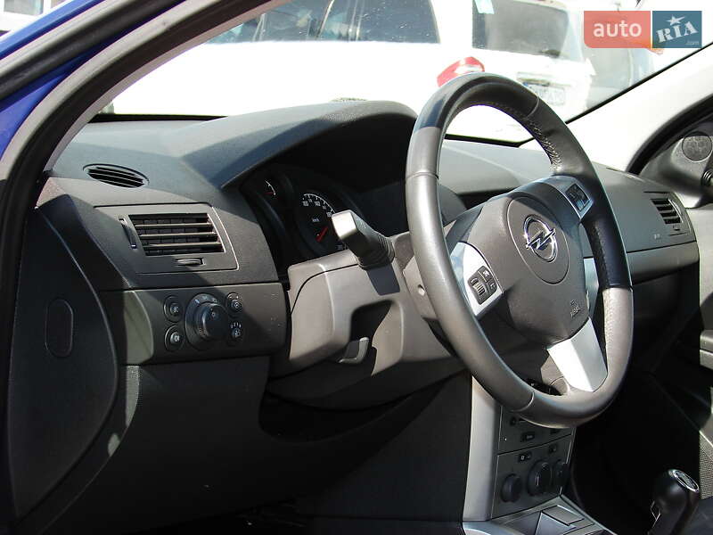 Універсал Opel Astra 2012 в Одесі
