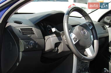 Универсал Opel Astra 2012 в 