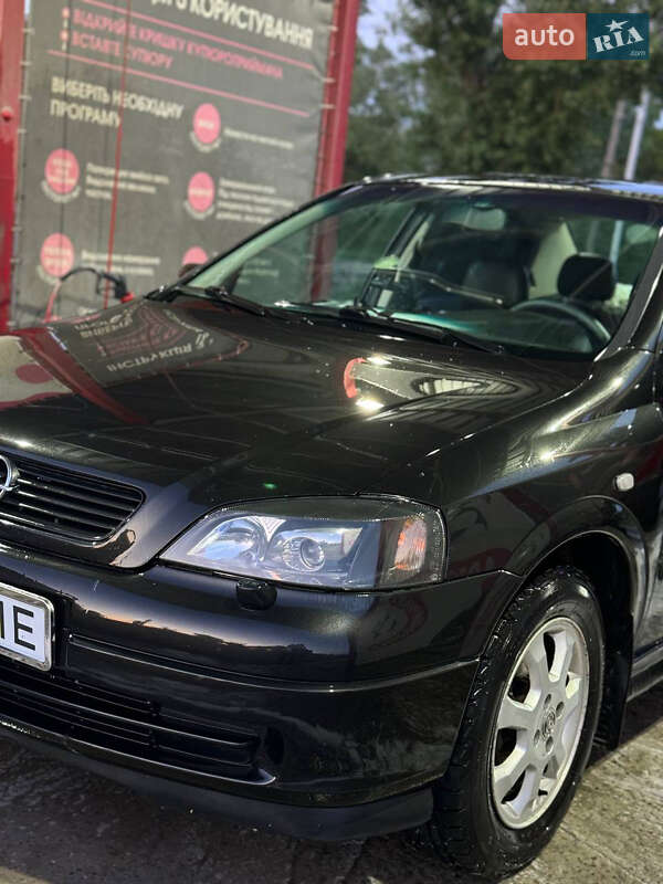 Седан Opel Astra 2006 в Новых Санжарах