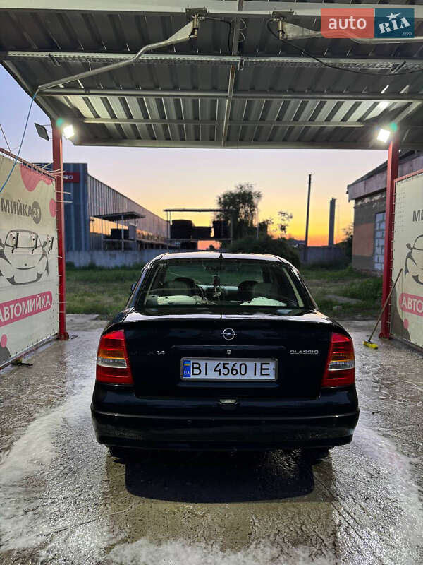 Седан Opel Astra 2006 в Новых Санжарах