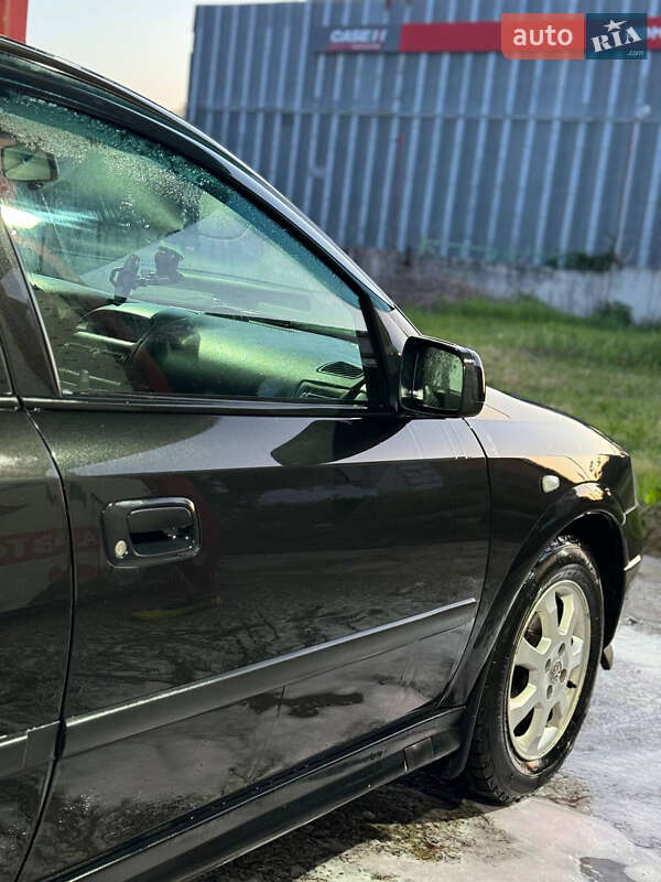 Седан Opel Astra 2006 в Новых Санжарах