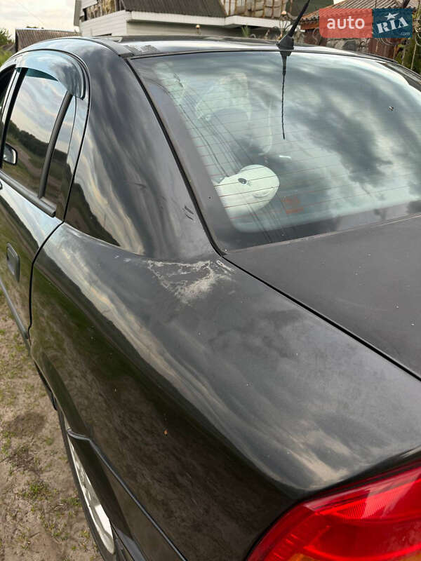 Седан Opel Astra 2006 в Новых Санжарах