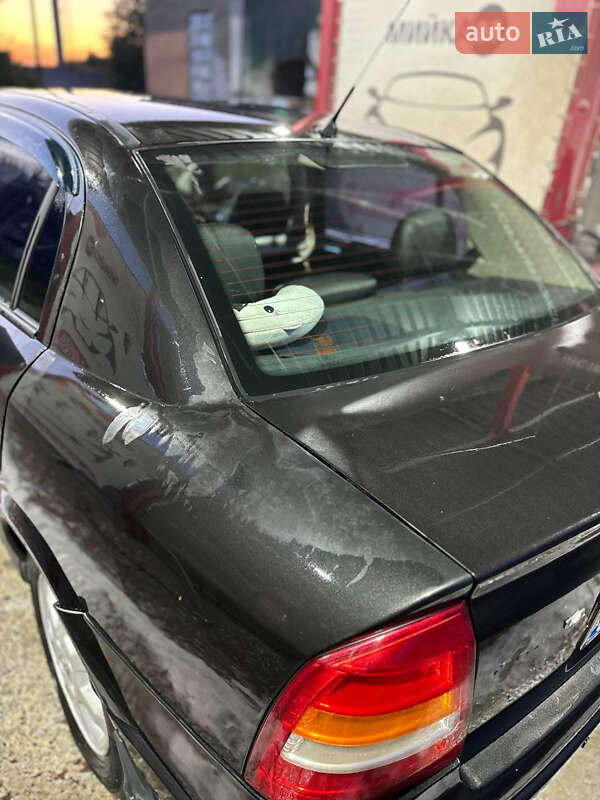 Седан Opel Astra 2006 в Новых Санжарах