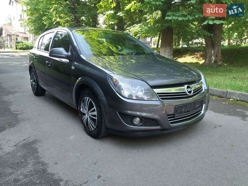 Седан Opel Astra 2011 в Трускавце