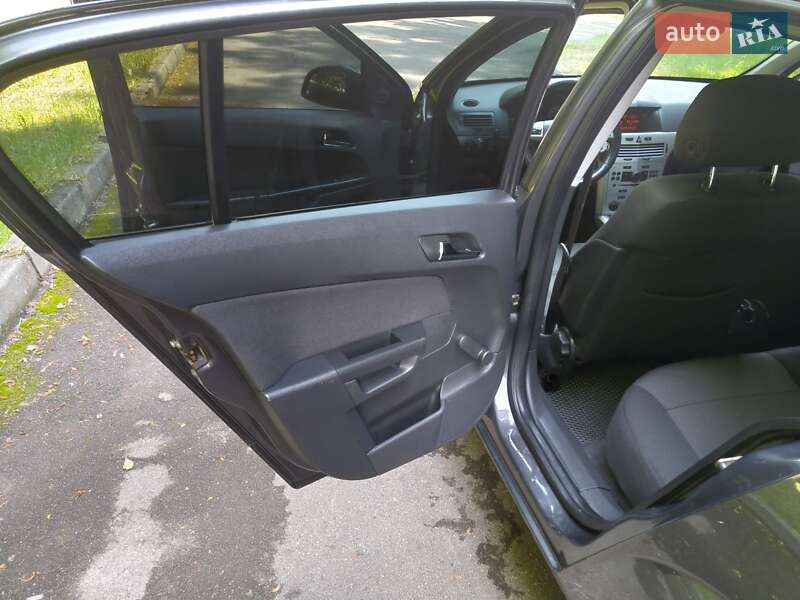 Седан Opel Astra 2011 в Трускавце