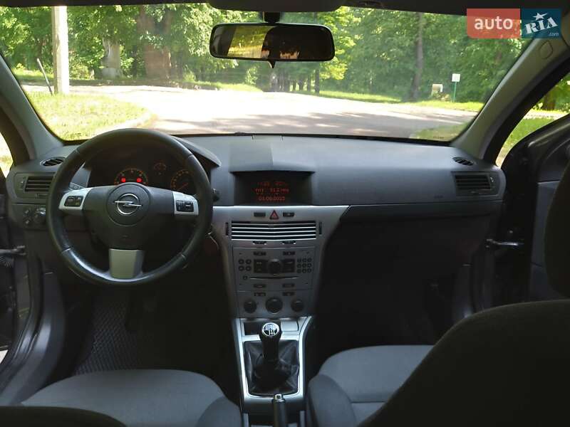 Седан Opel Astra 2011 в Трускавце