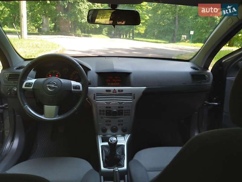 Седан Opel Astra 2011 в Трускавце