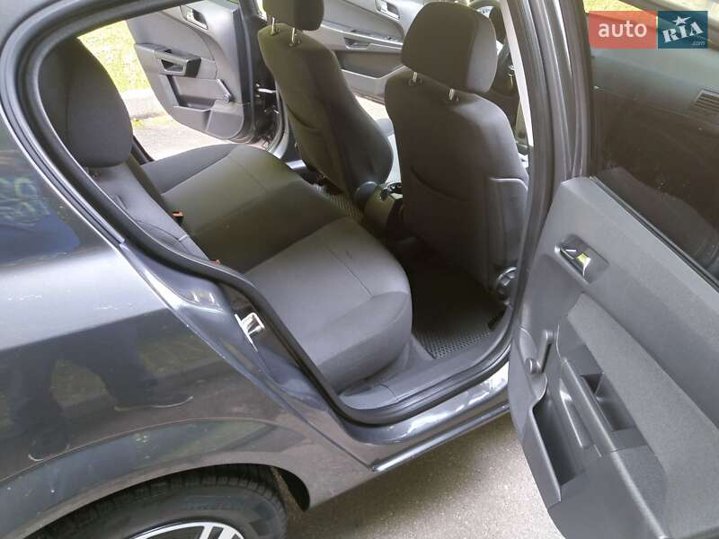 Седан Opel Astra 2011 в Трускавце