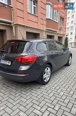 Универсал Opel Astra 2013 в 