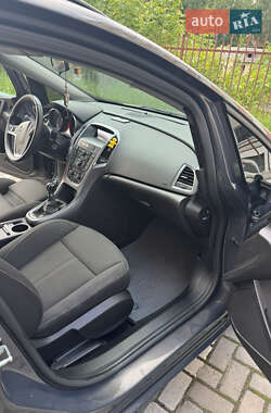 Универсал Opel Astra 2013 в 