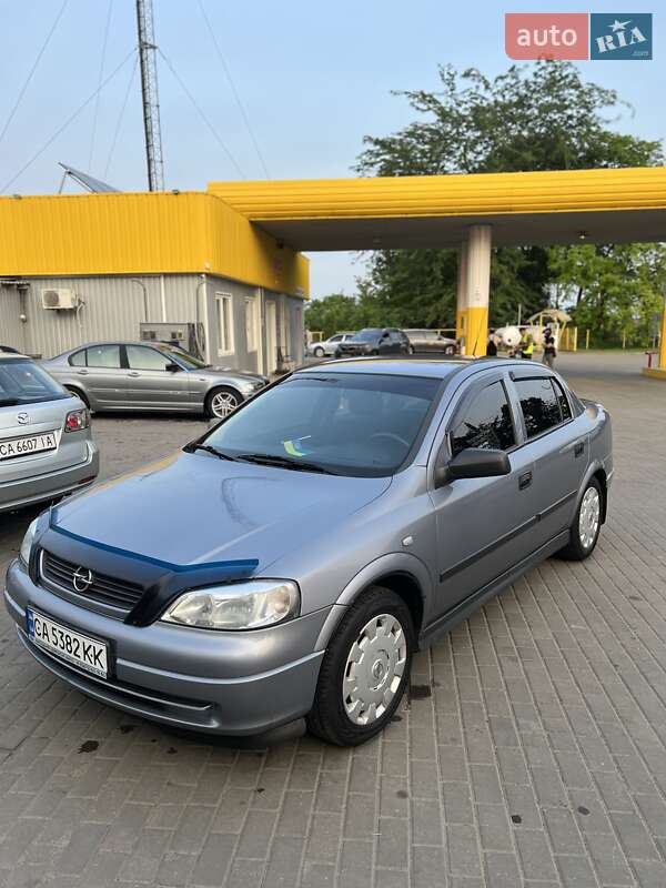 Седан Opel Astra 2008 в Смеле