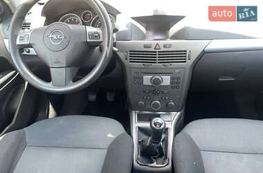 Хэтчбек Opel Astra 2005 в 