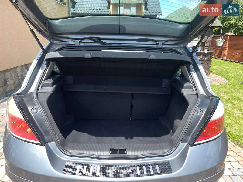 Хэтчбек Opel Astra 2005 в Тысменице